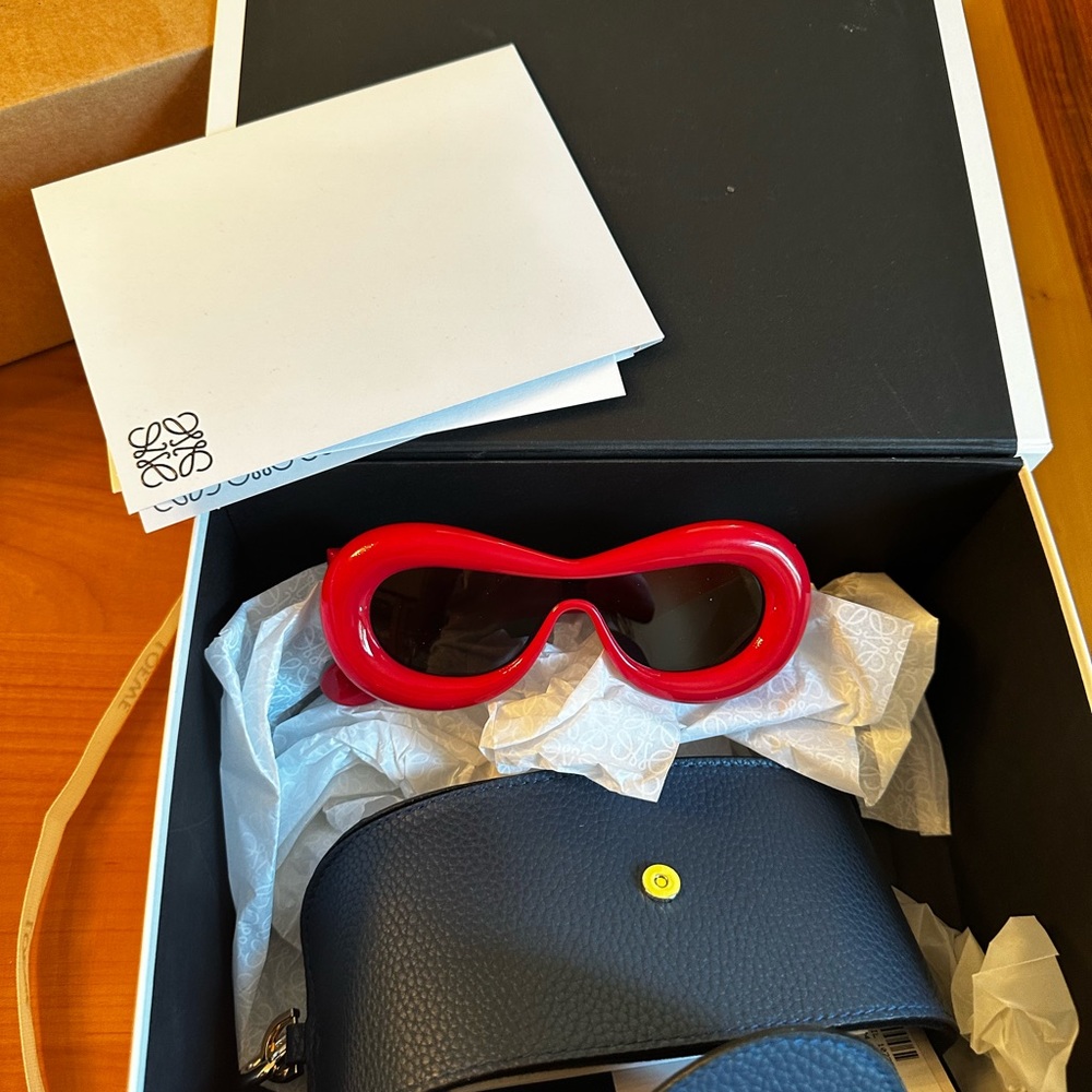 Loewe Bold Red Oval Sunglasses - Picture 3 of 5
